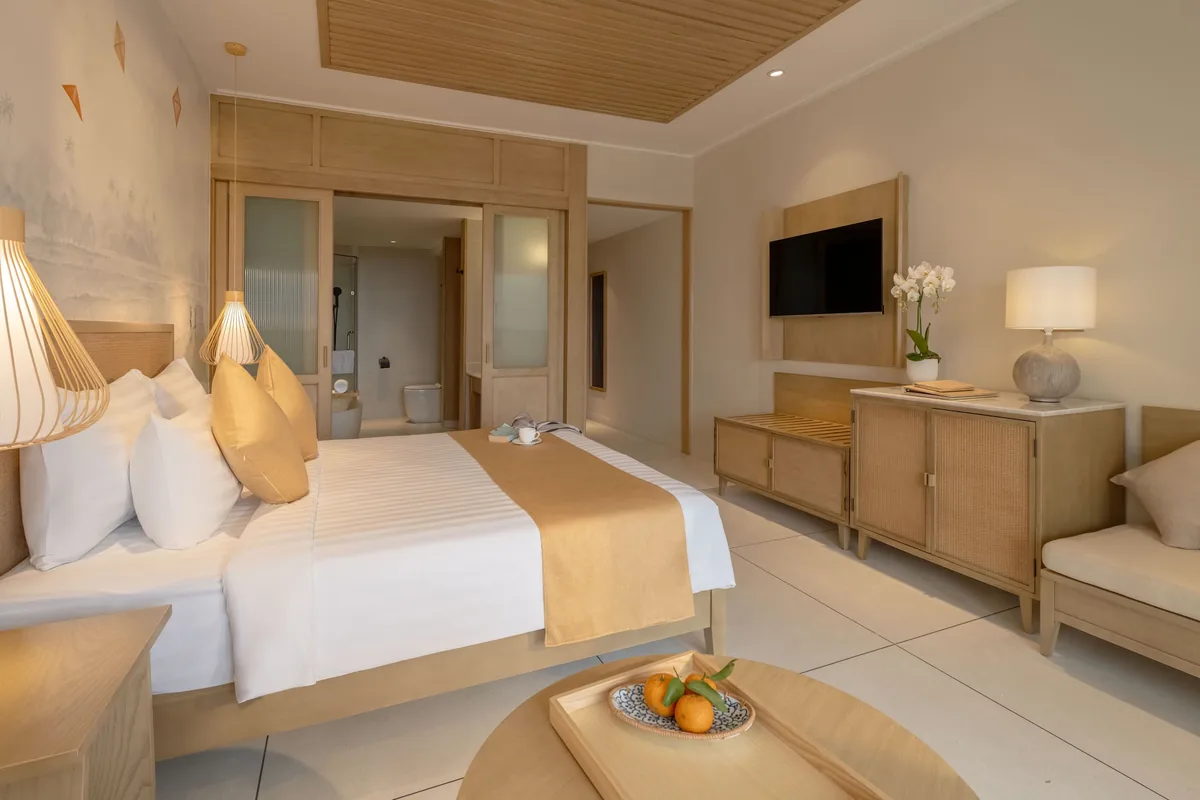 Deluxe bathroom with soaking tub