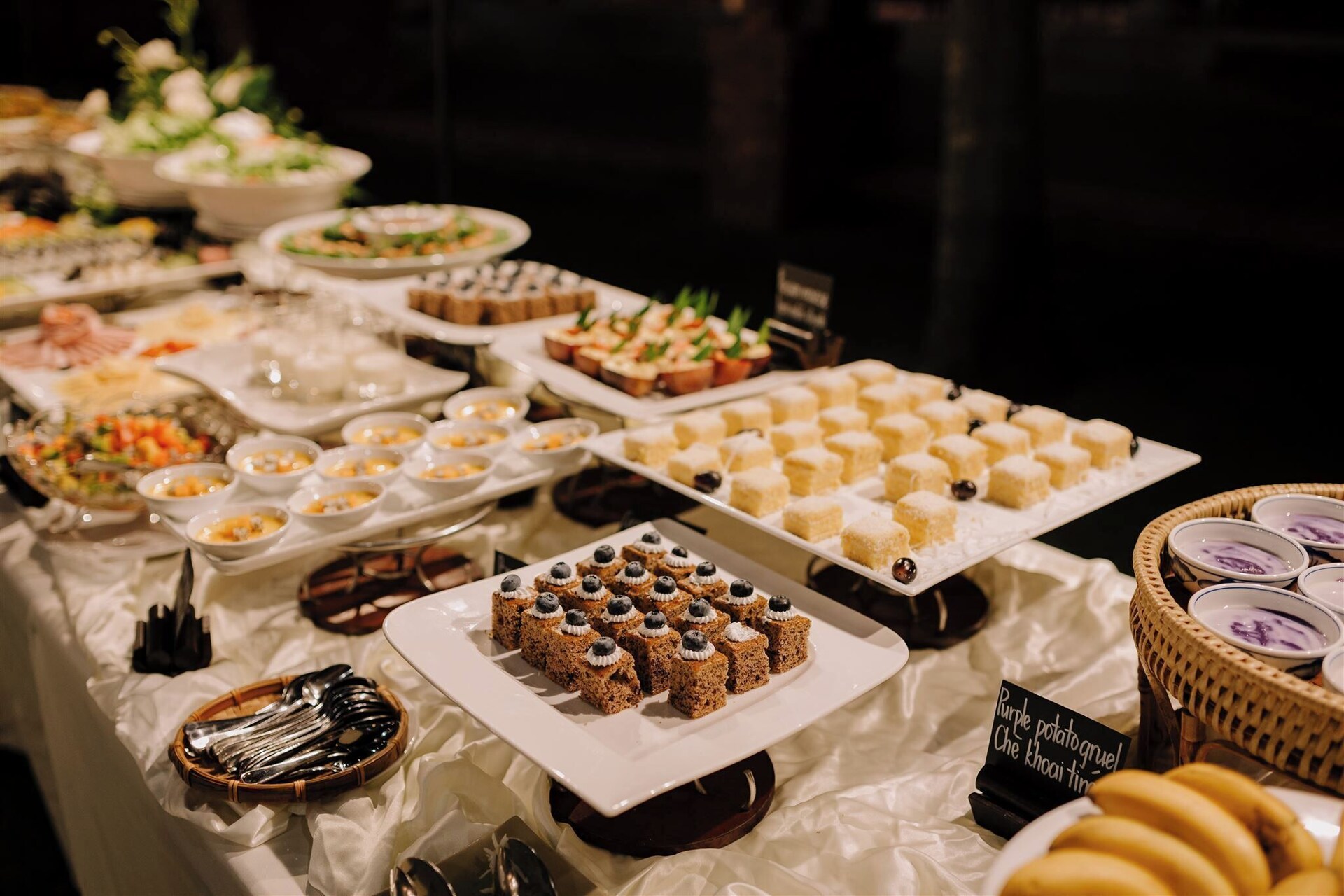 Deluxe sea view suite living area