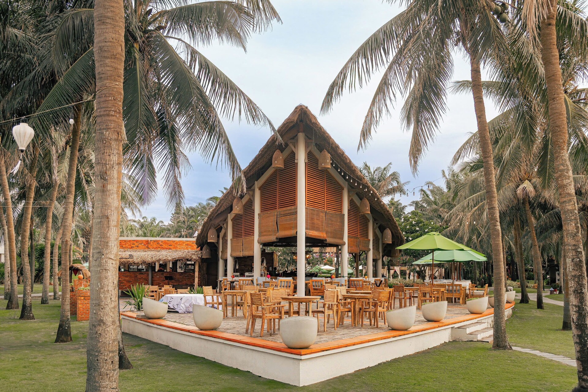 Superior garden room with balcony seating