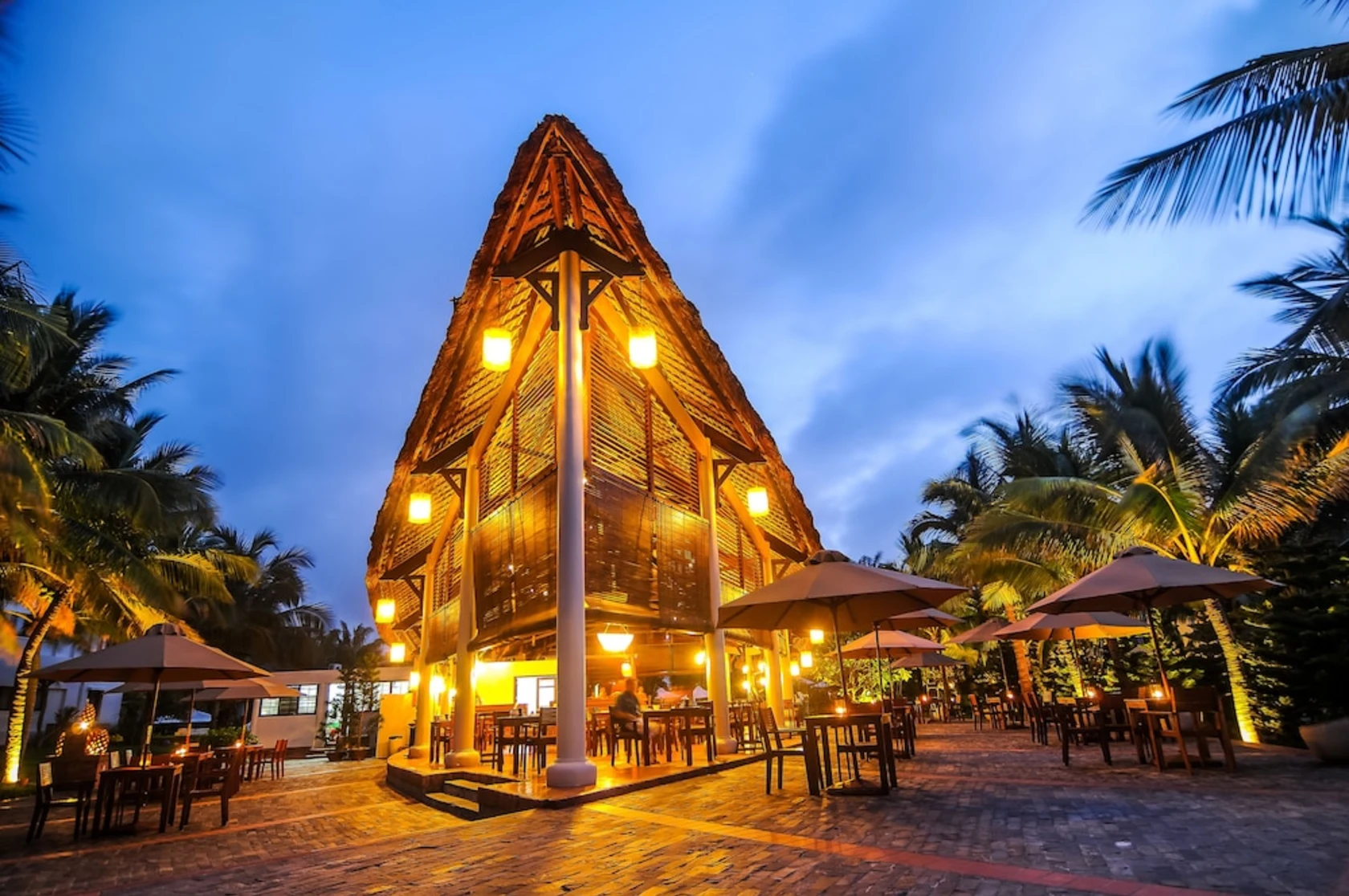 Night view of poolside lanterns