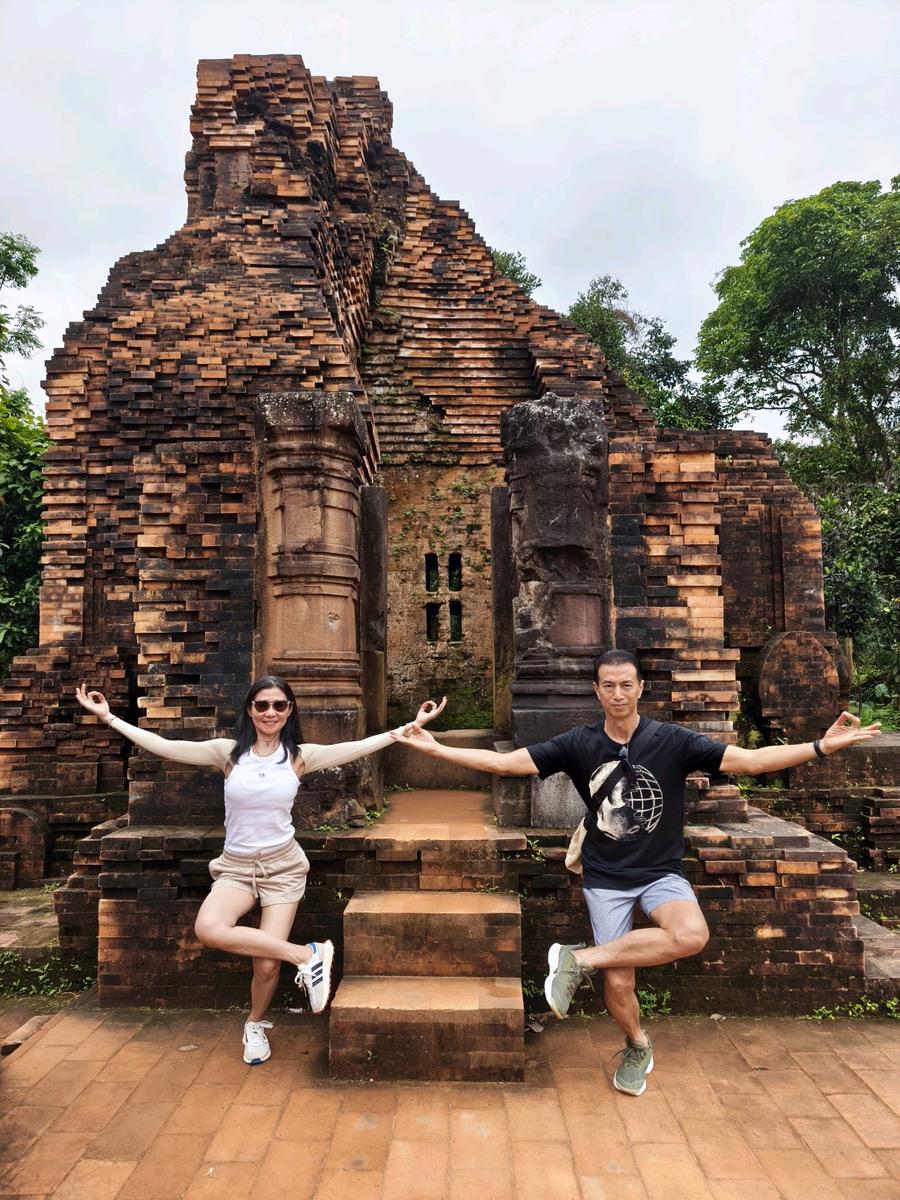 Lantern-lit Thu Bồn River after tour
