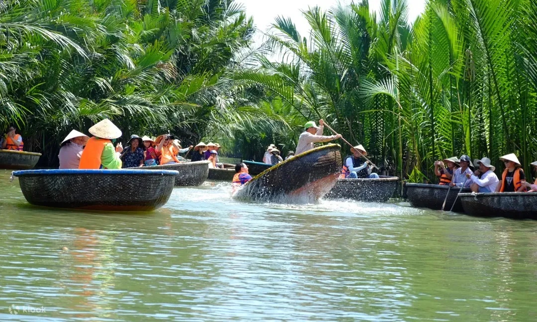 Captain spinning a basket boat for guests