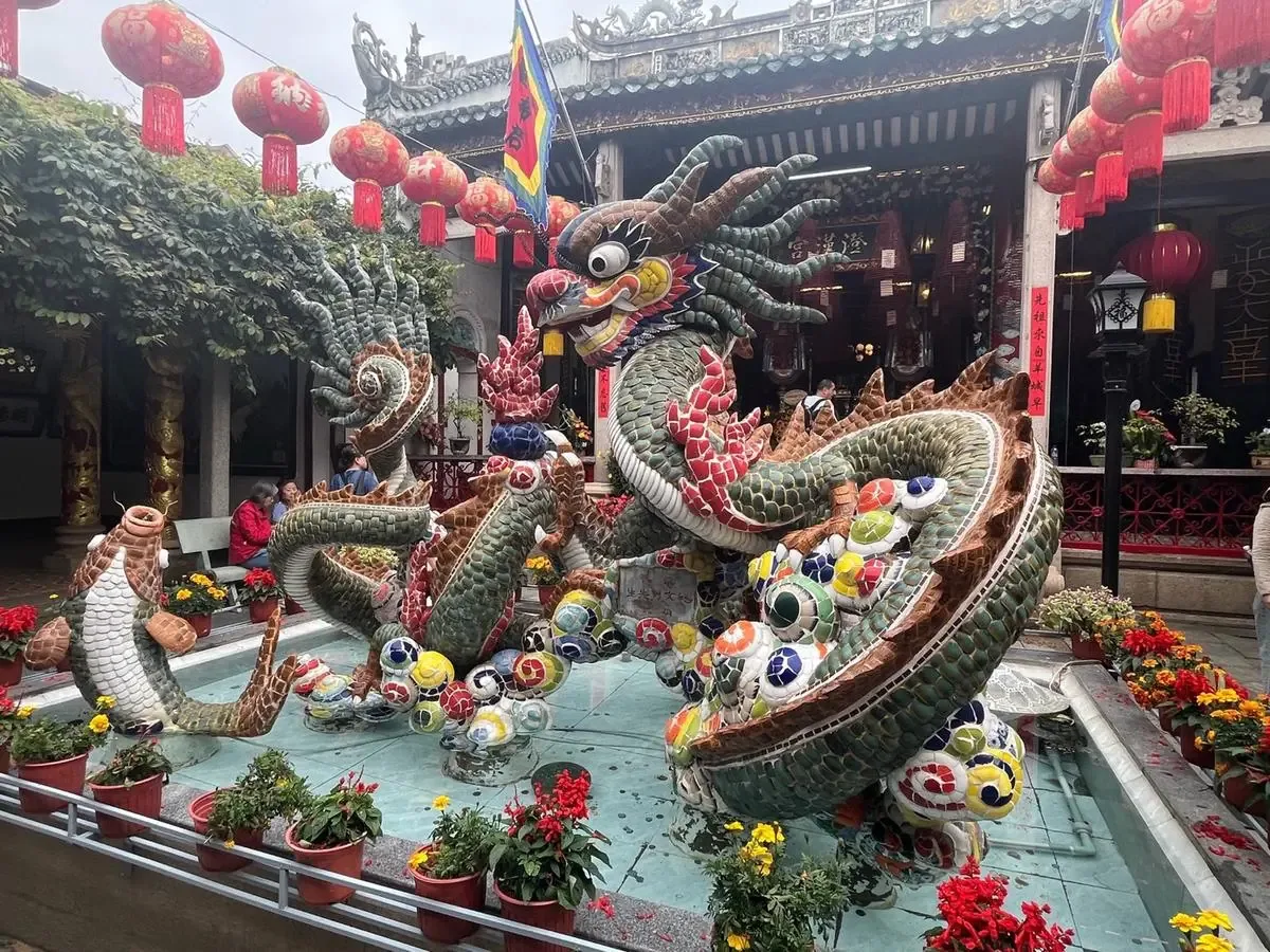 Dragon fountain inside Fujian Assembly Hall