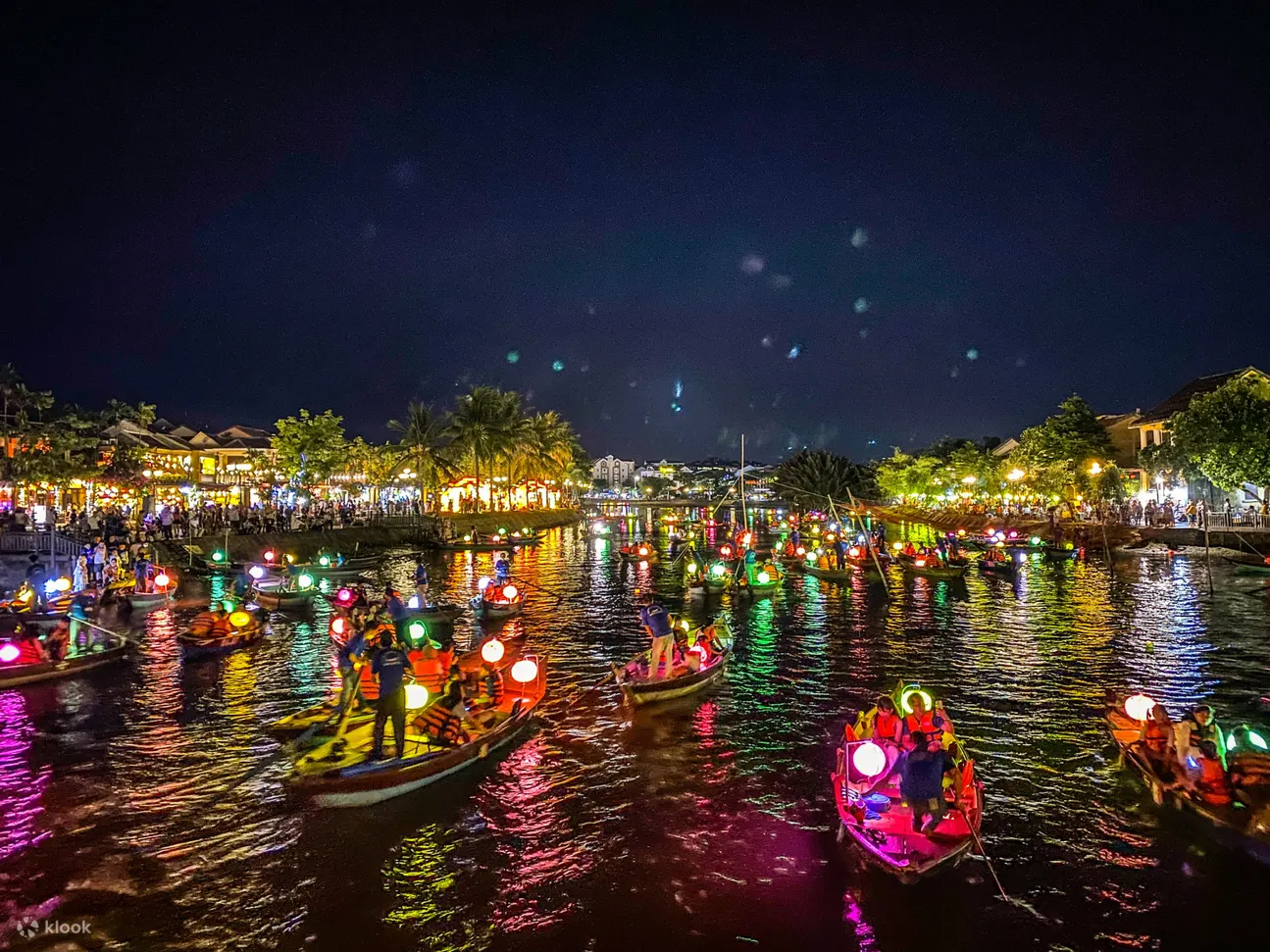 Lantern-lit boats on the Hoài River at night