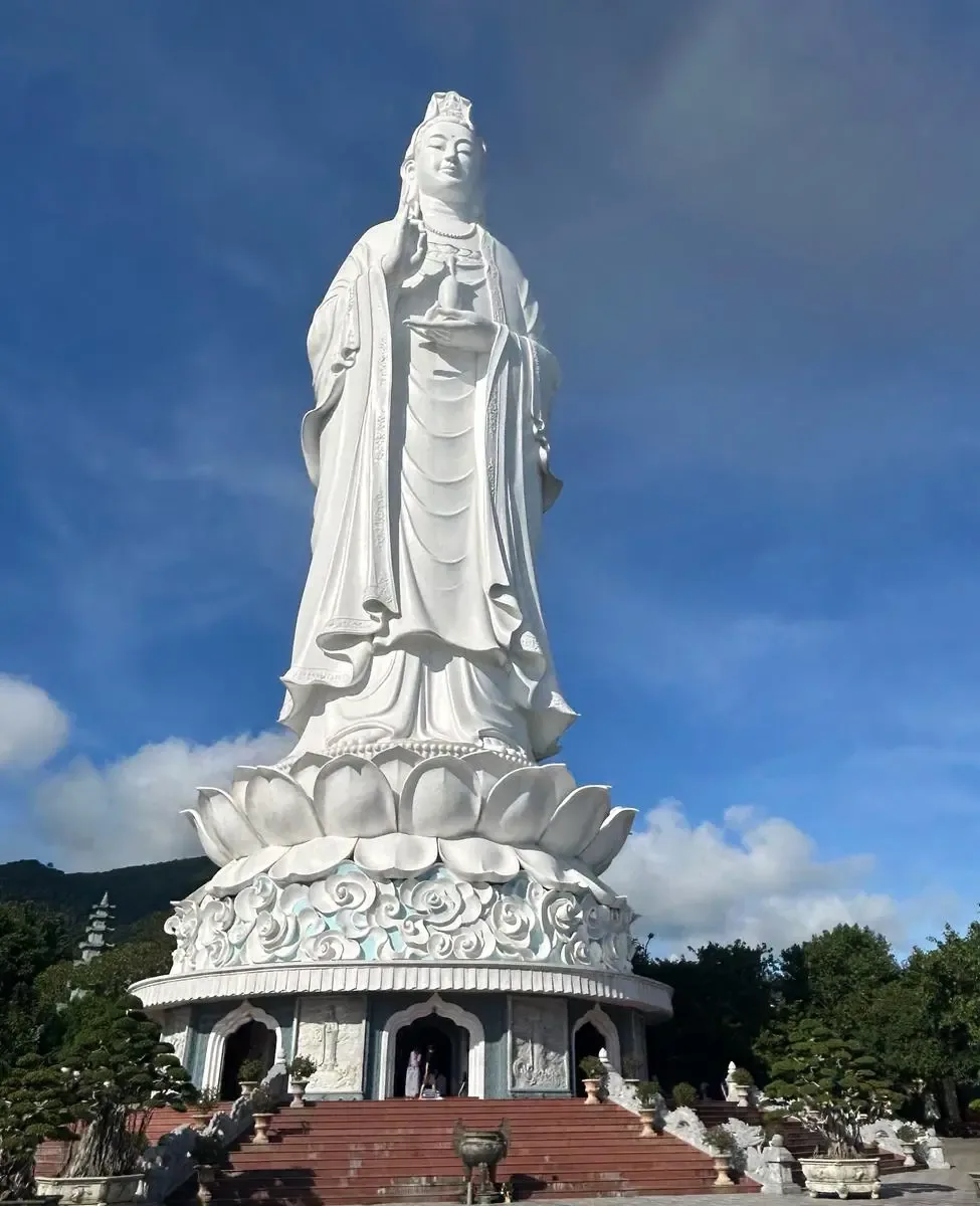 Lady Buddha at Linh Ứng Pagoda