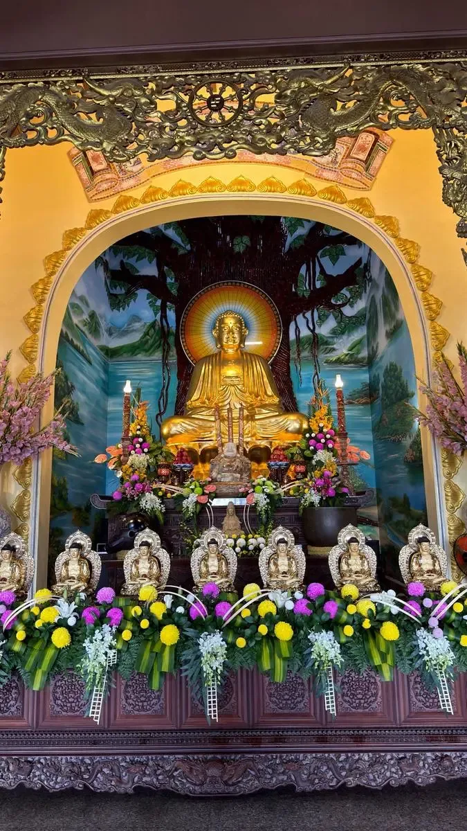 Statues guarding Marble Mountain pagoda